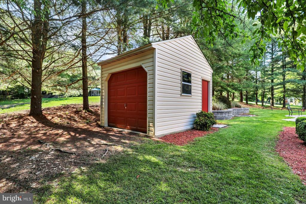 63 Lindsay Ln