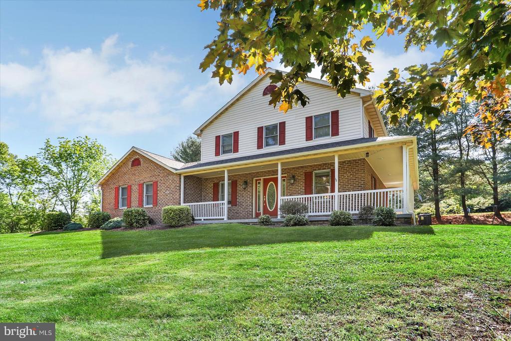 63 Lindsay Ln