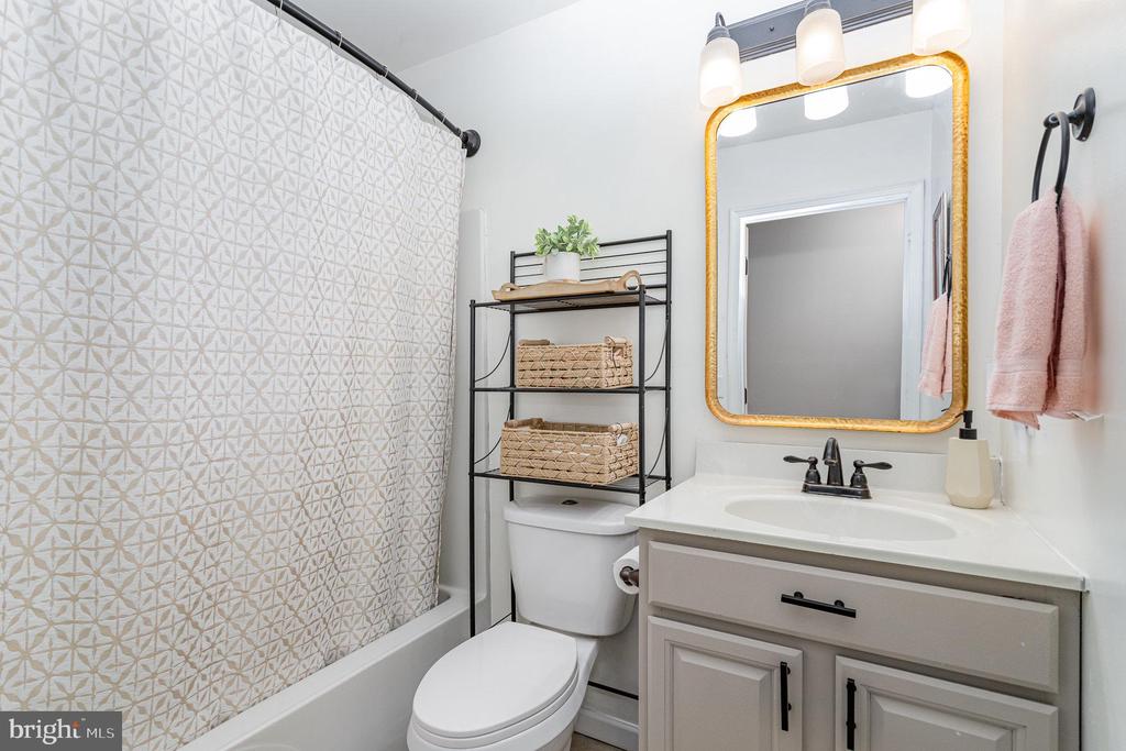 145 Pleasant View Ter