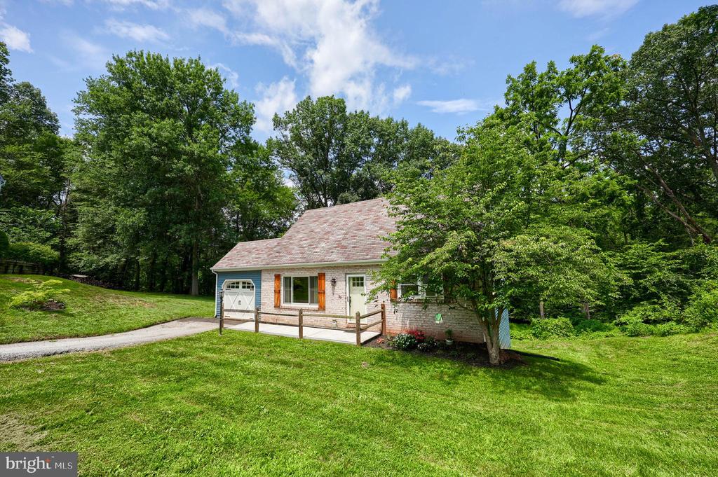 35 LOCUST CIRCLE