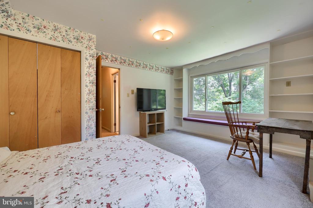 35 LOCUST CIRCLE