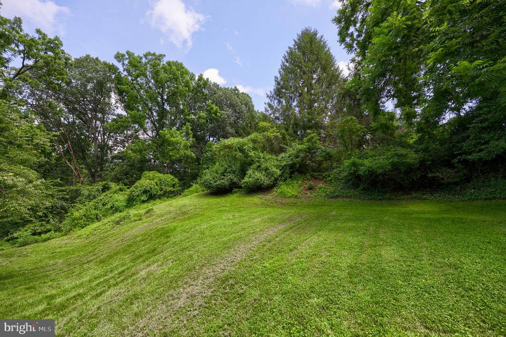 35 LOCUST CIRCLE