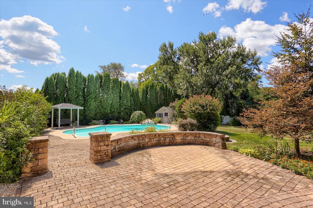 100 Wedgewood Cir