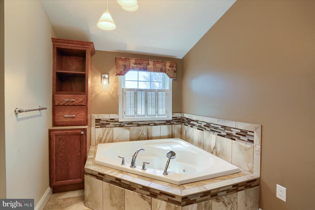 100 Wedgewood Cir