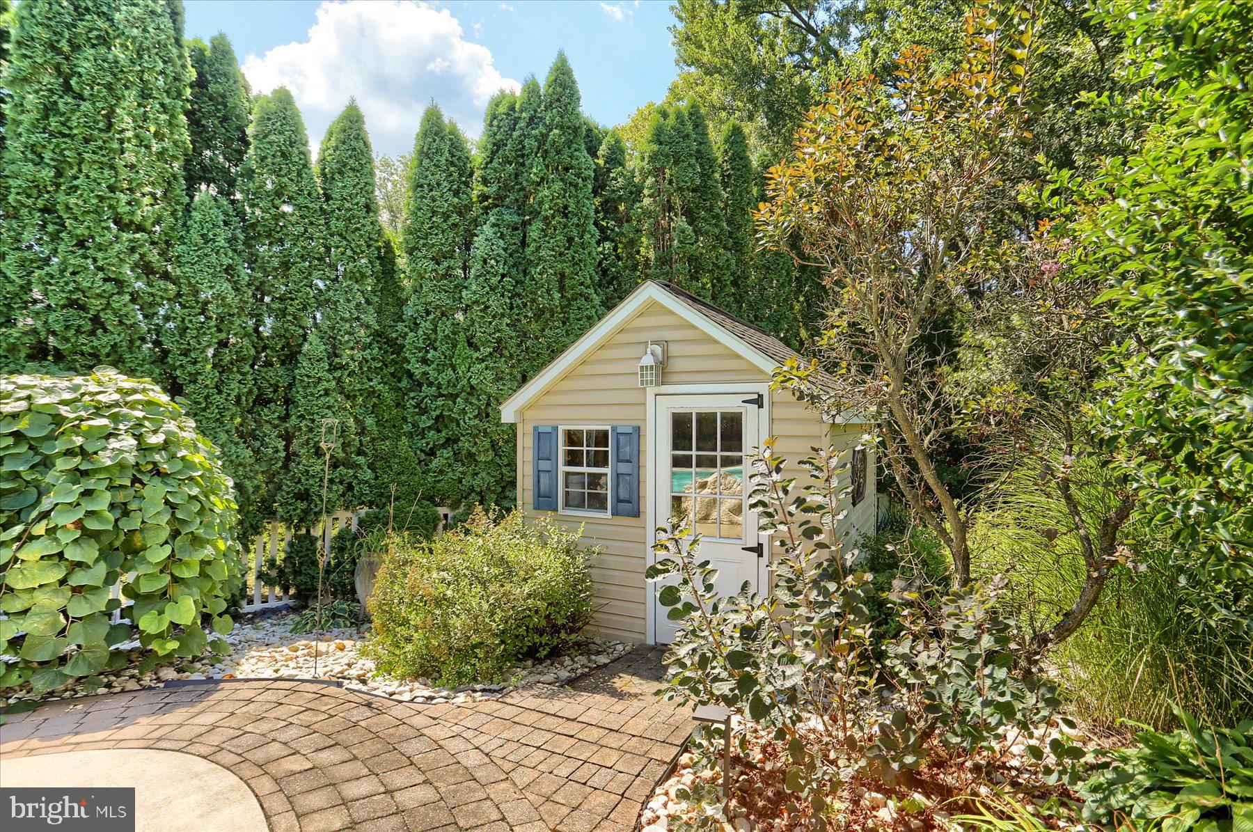 100 Wedgewood Cir