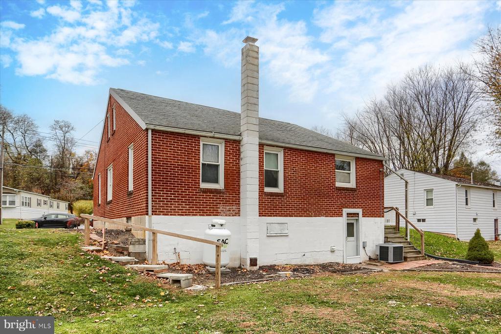 31 SPRINGERS LANE