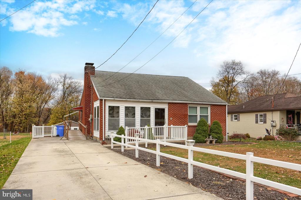 31 SPRINGERS LANE