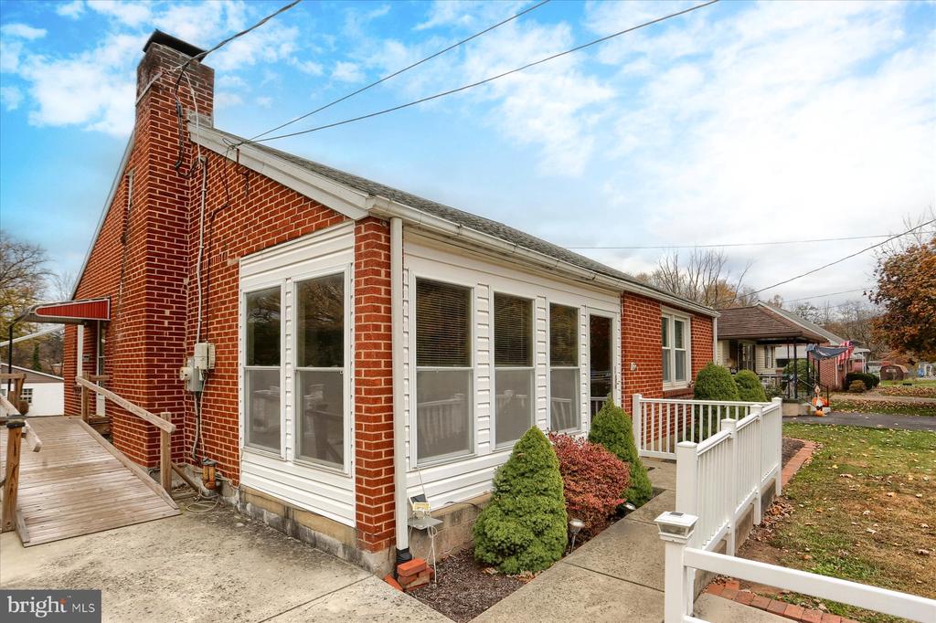 31 SPRINGERS LANE