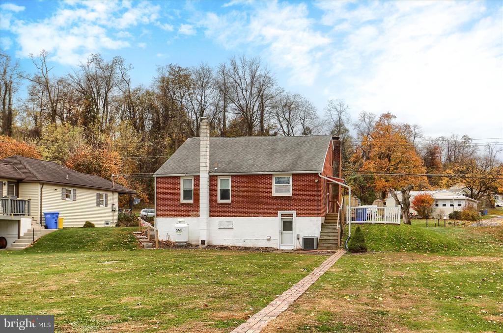 31 SPRINGERS LANE