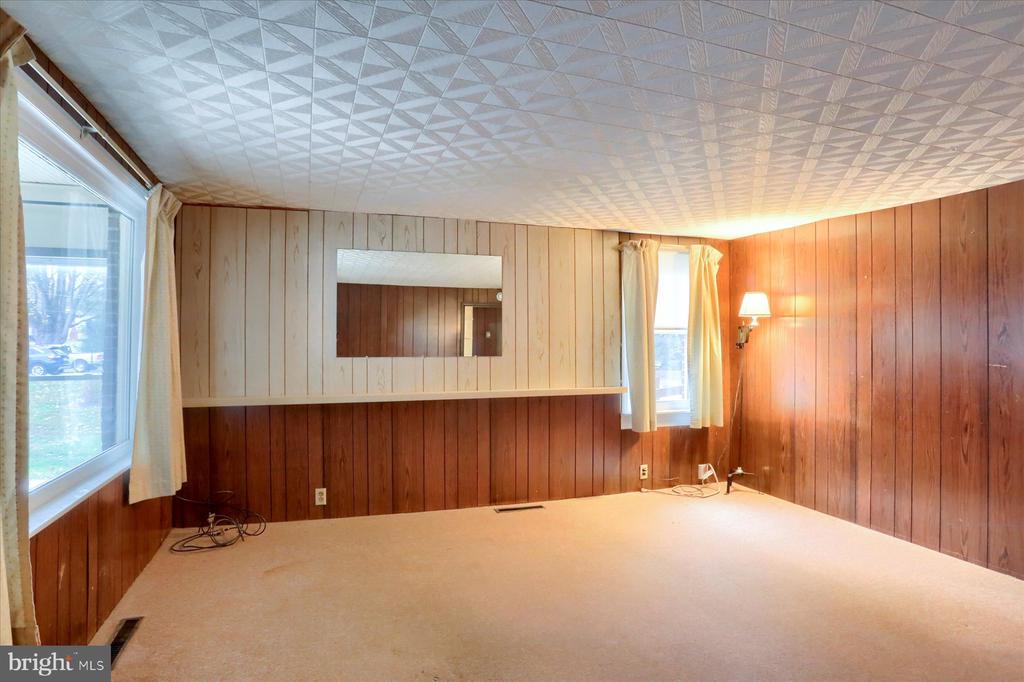 31 SPRINGERS LANE