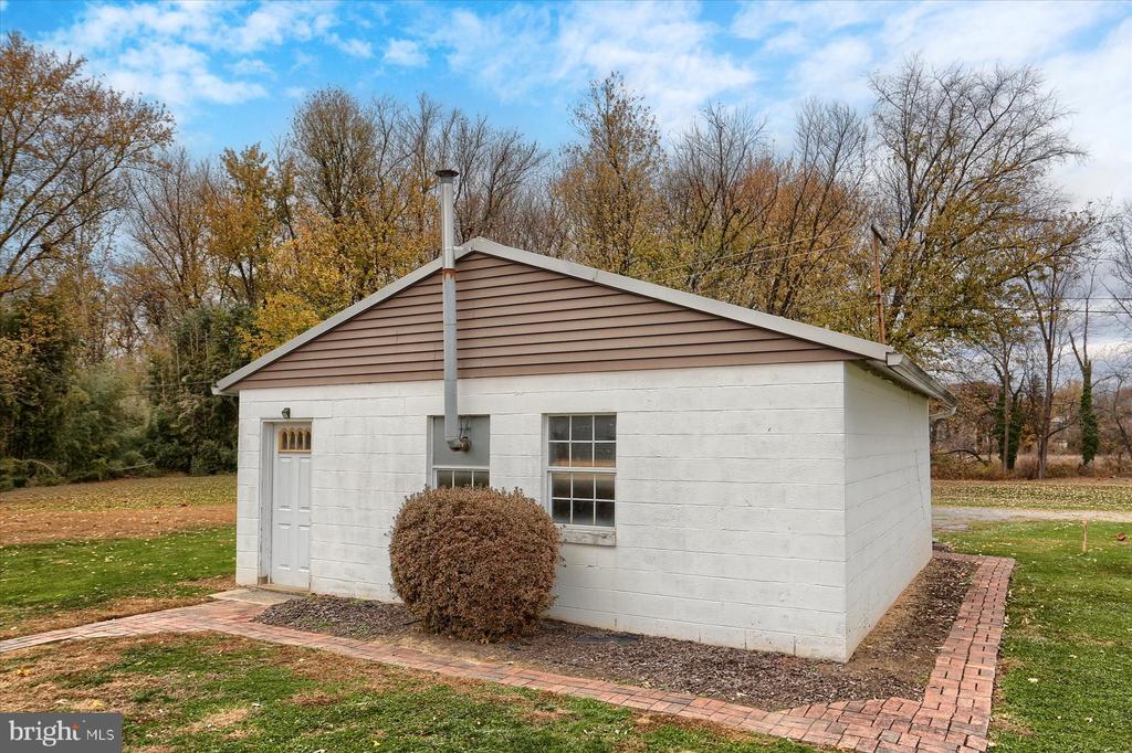 31 SPRINGERS LANE