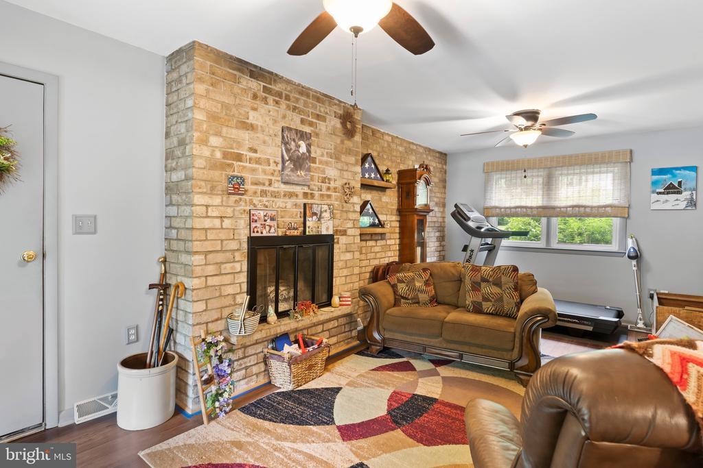 109 YELLOW BREECHES DRIVE