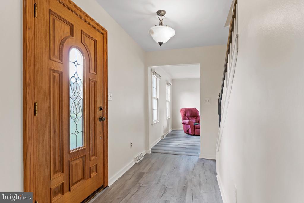 8 HOLLY DRIVE