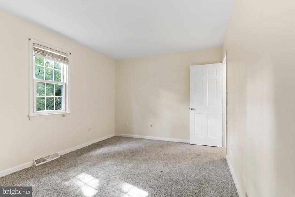 8 HOLLY DRIVE