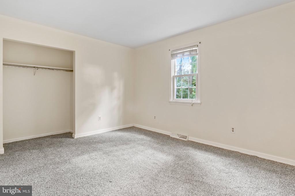 8 HOLLY DRIVE