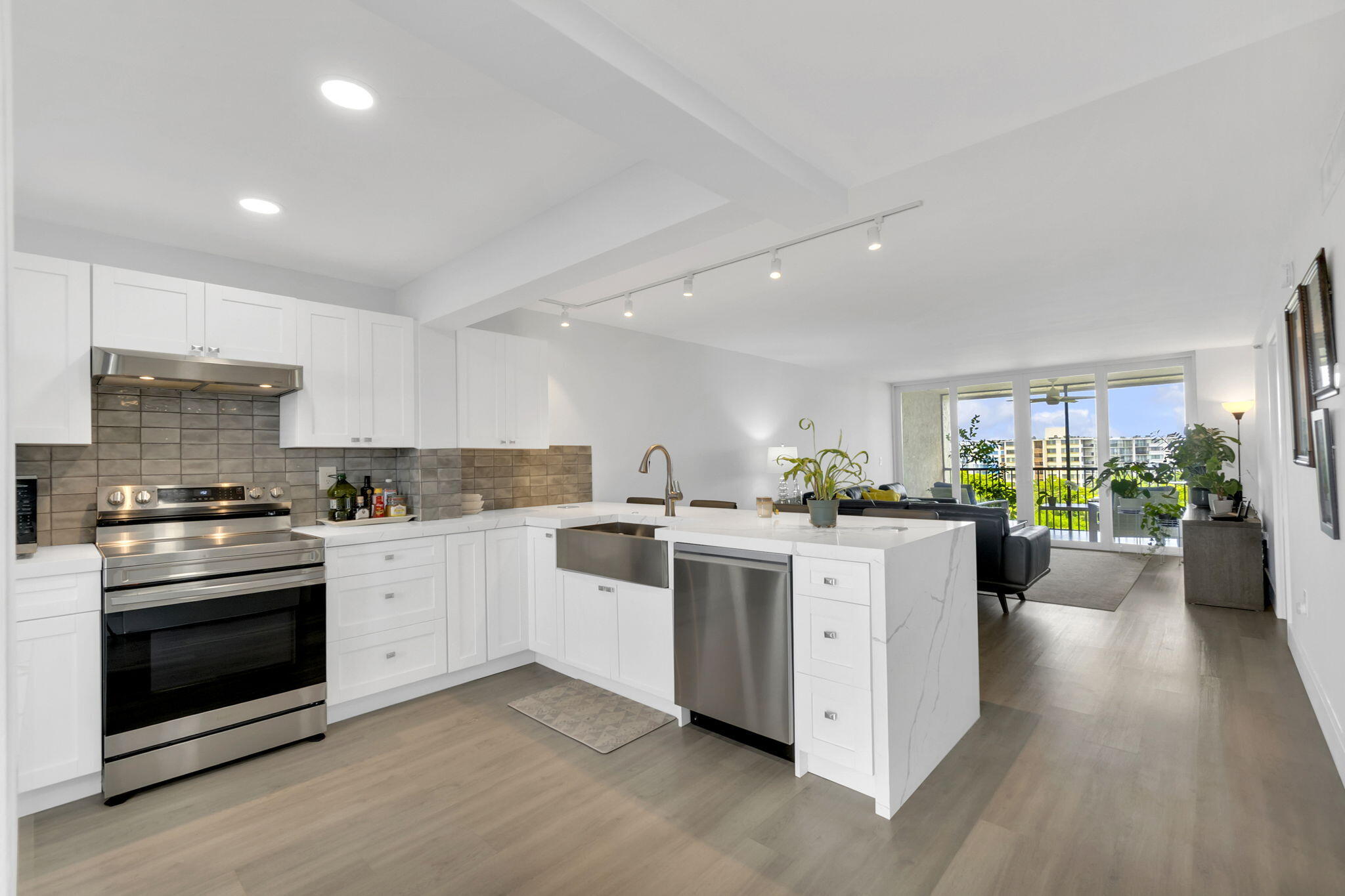 3940 INVERRARY Boulevard 803-A