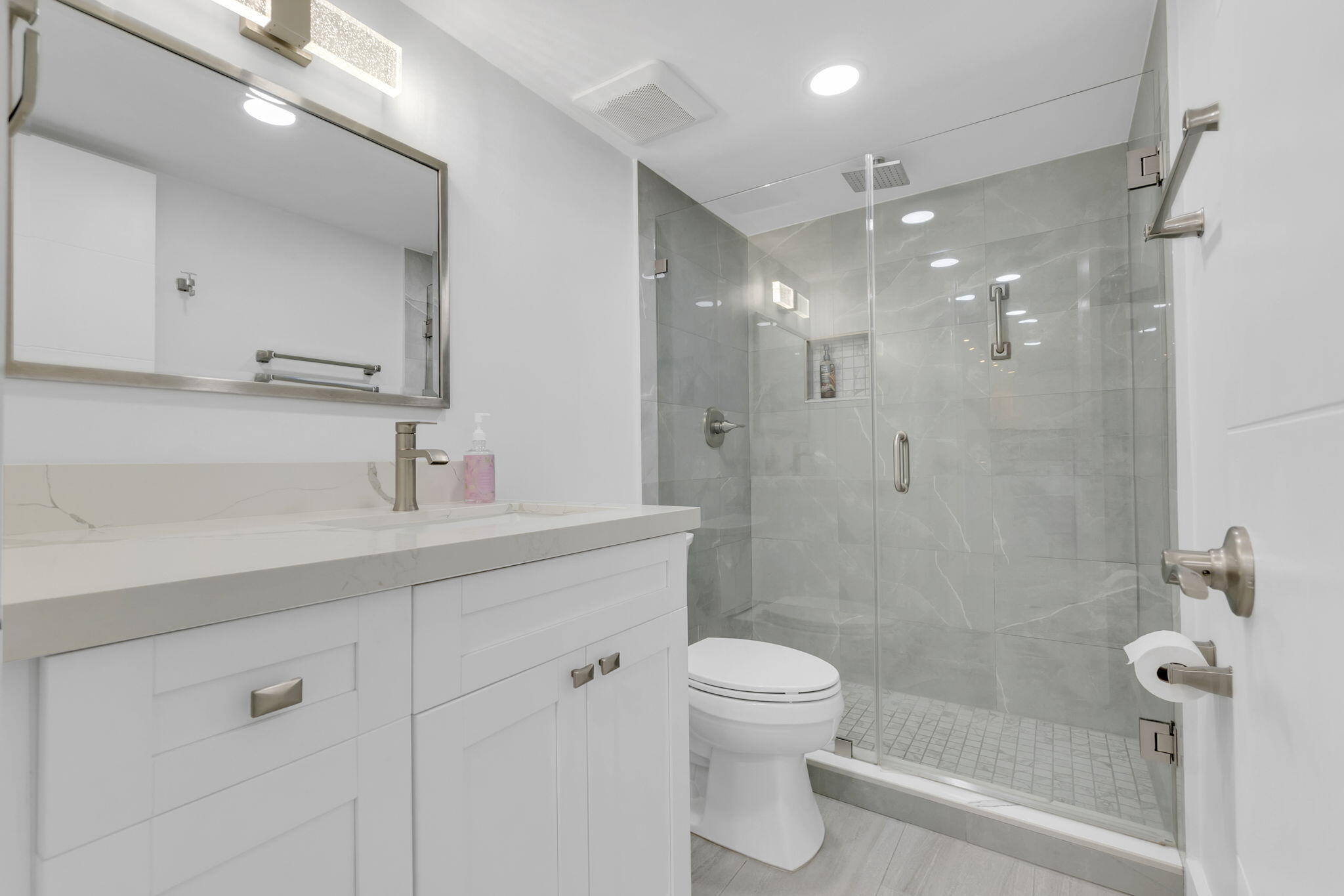 3940 INVERRARY Boulevard 803-A