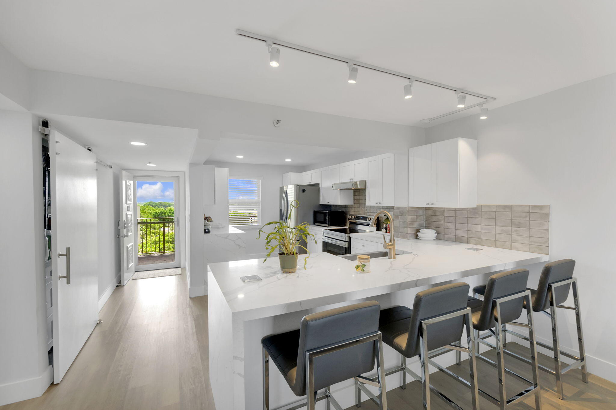 3940 INVERRARY Boulevard 803-A
