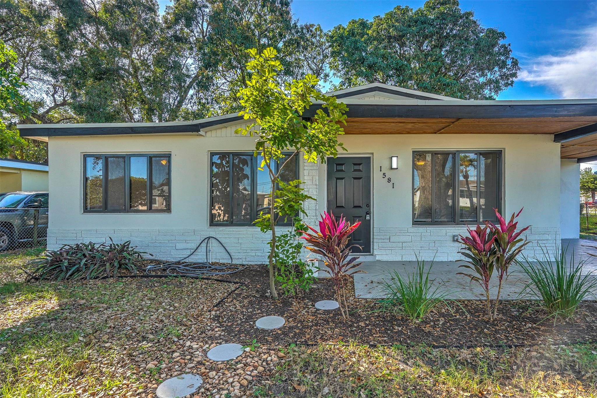 1581 NW 32nd Ave