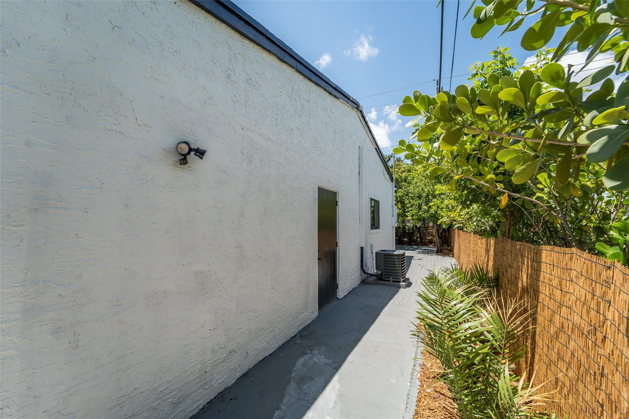 2633 NE 13th Ave