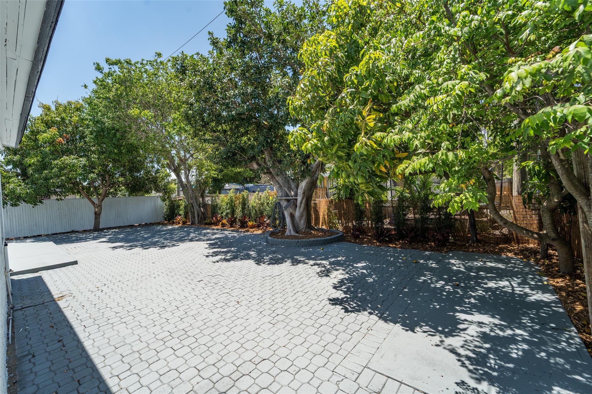 2633 NE 13th Ave