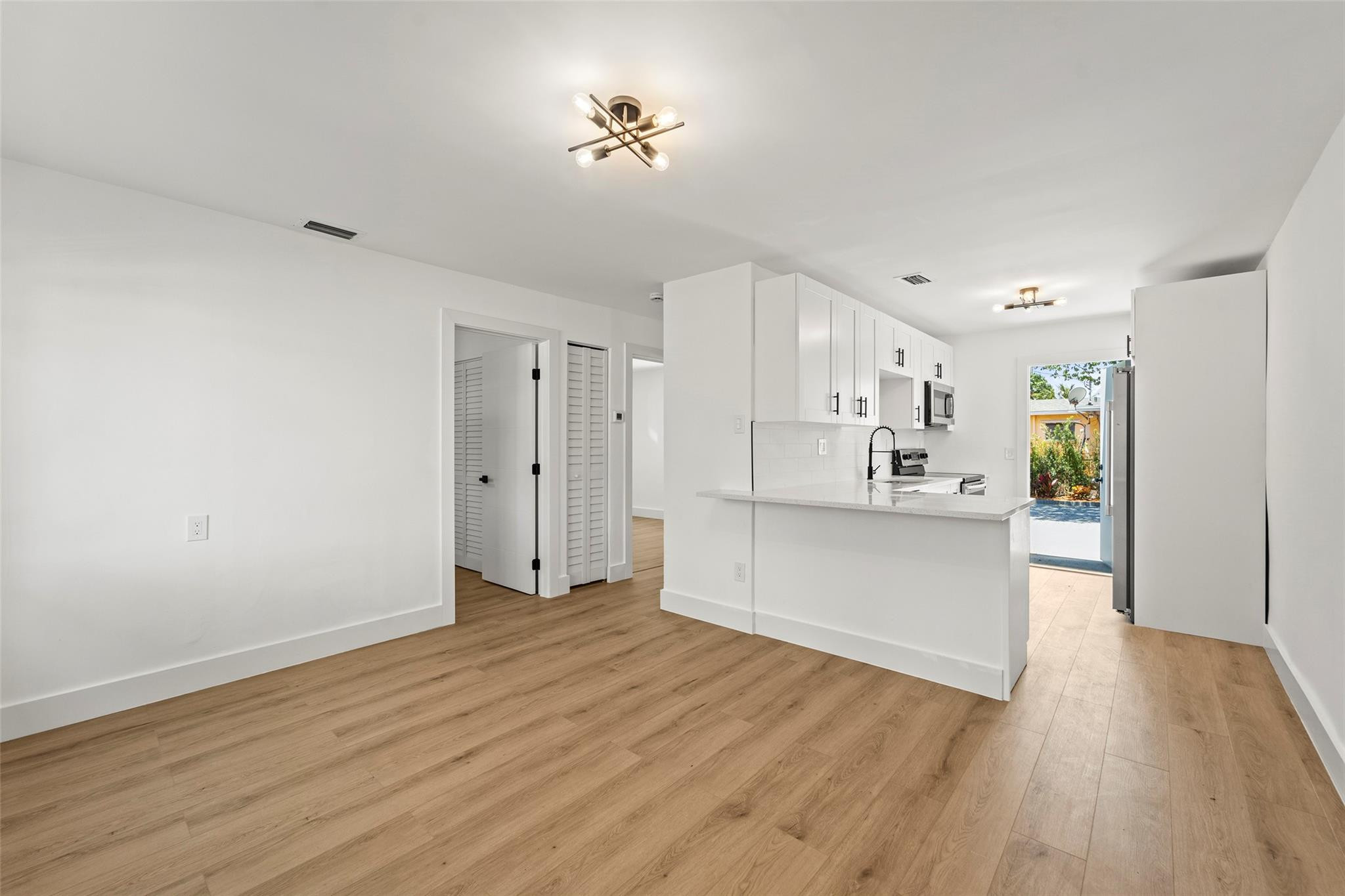 2633 NE 13th Ave