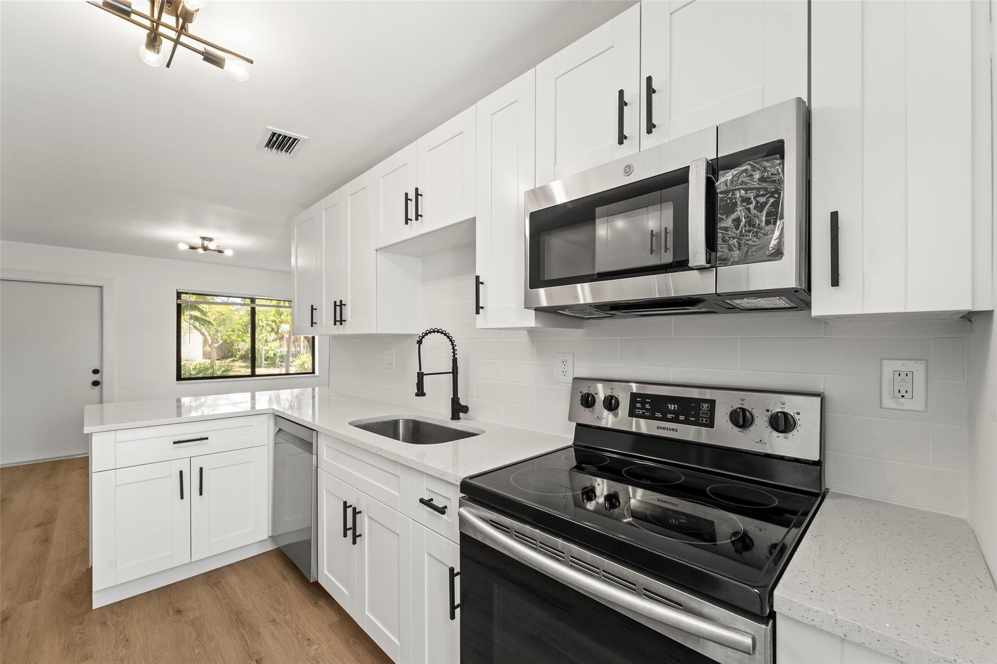 2633 NE 13th Ave