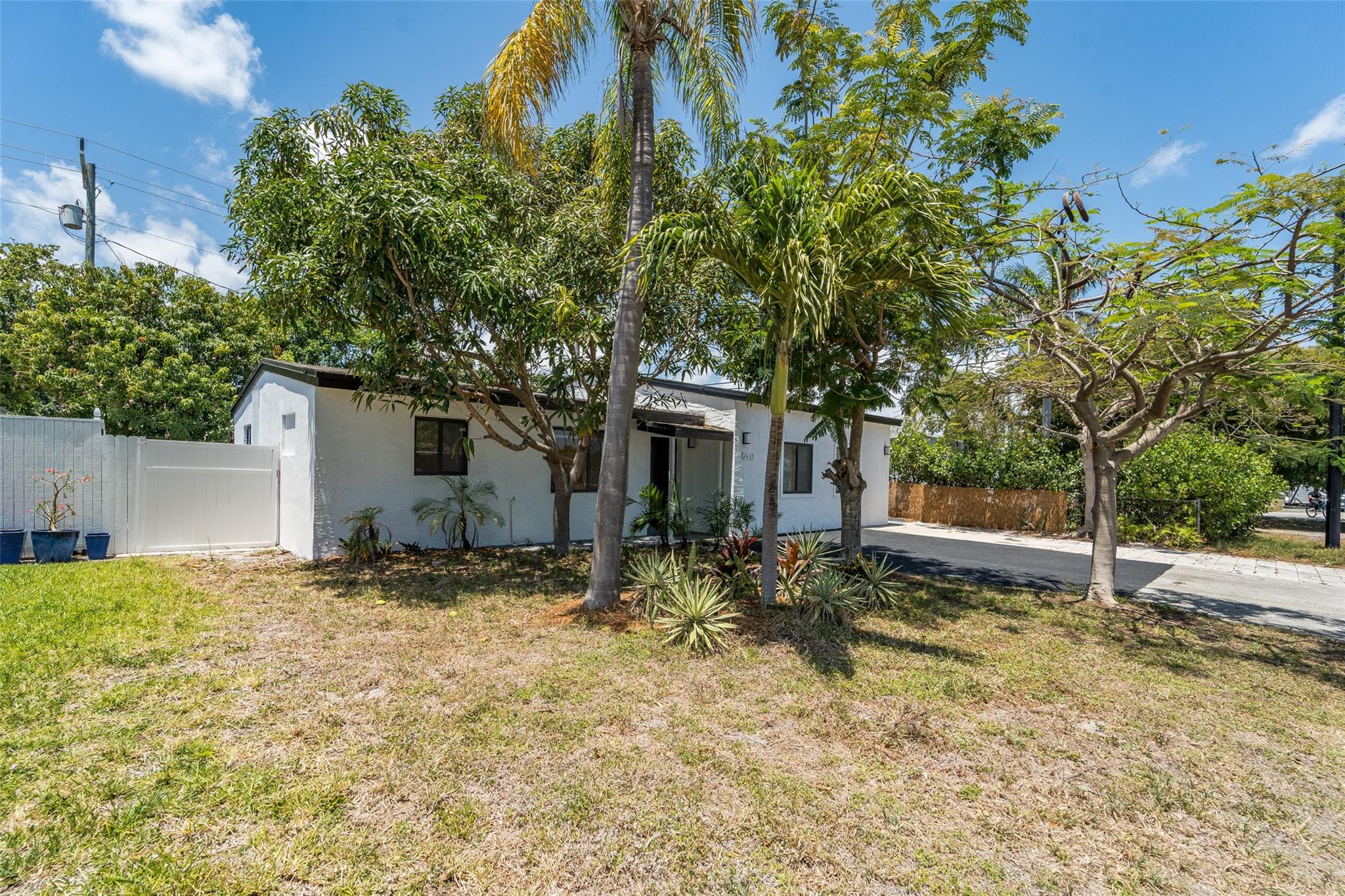 2633 NE 13th Ave