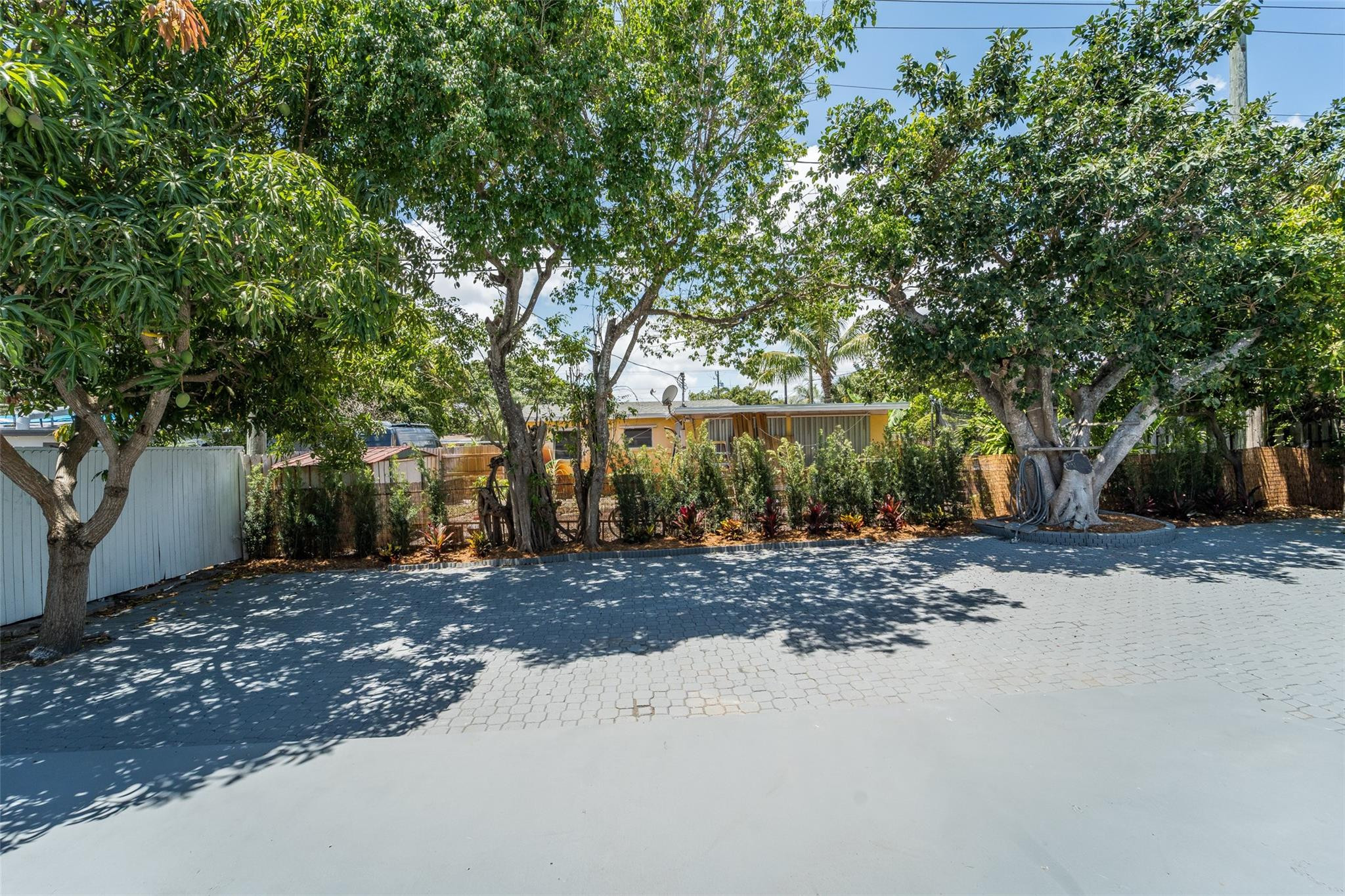 2633 NE 13th Ave