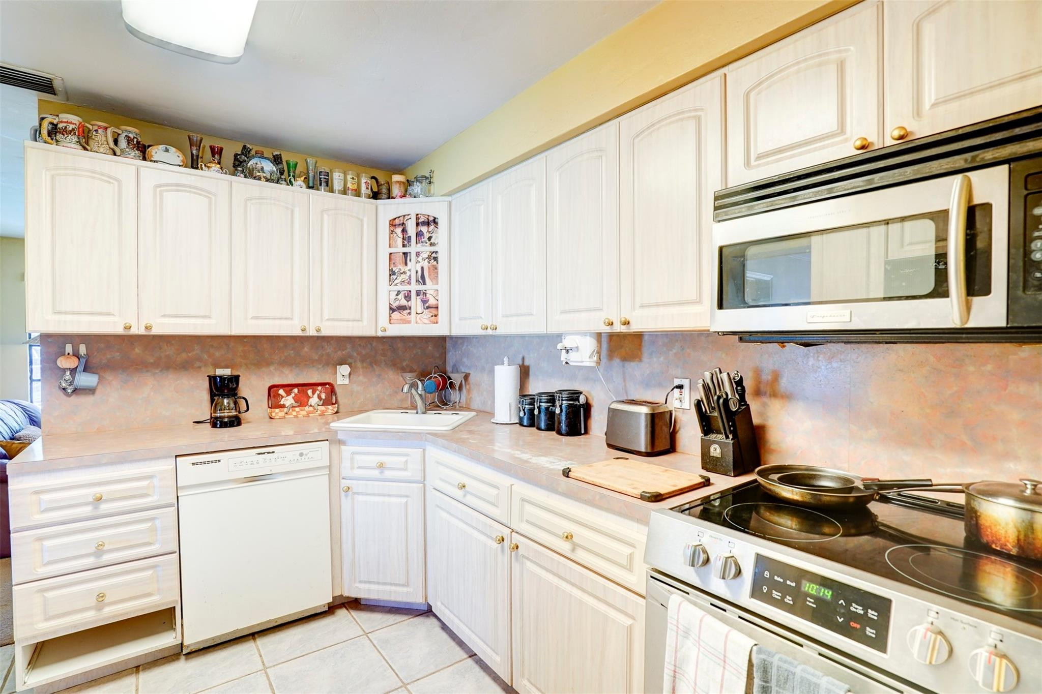 4271 NE 11th Ter