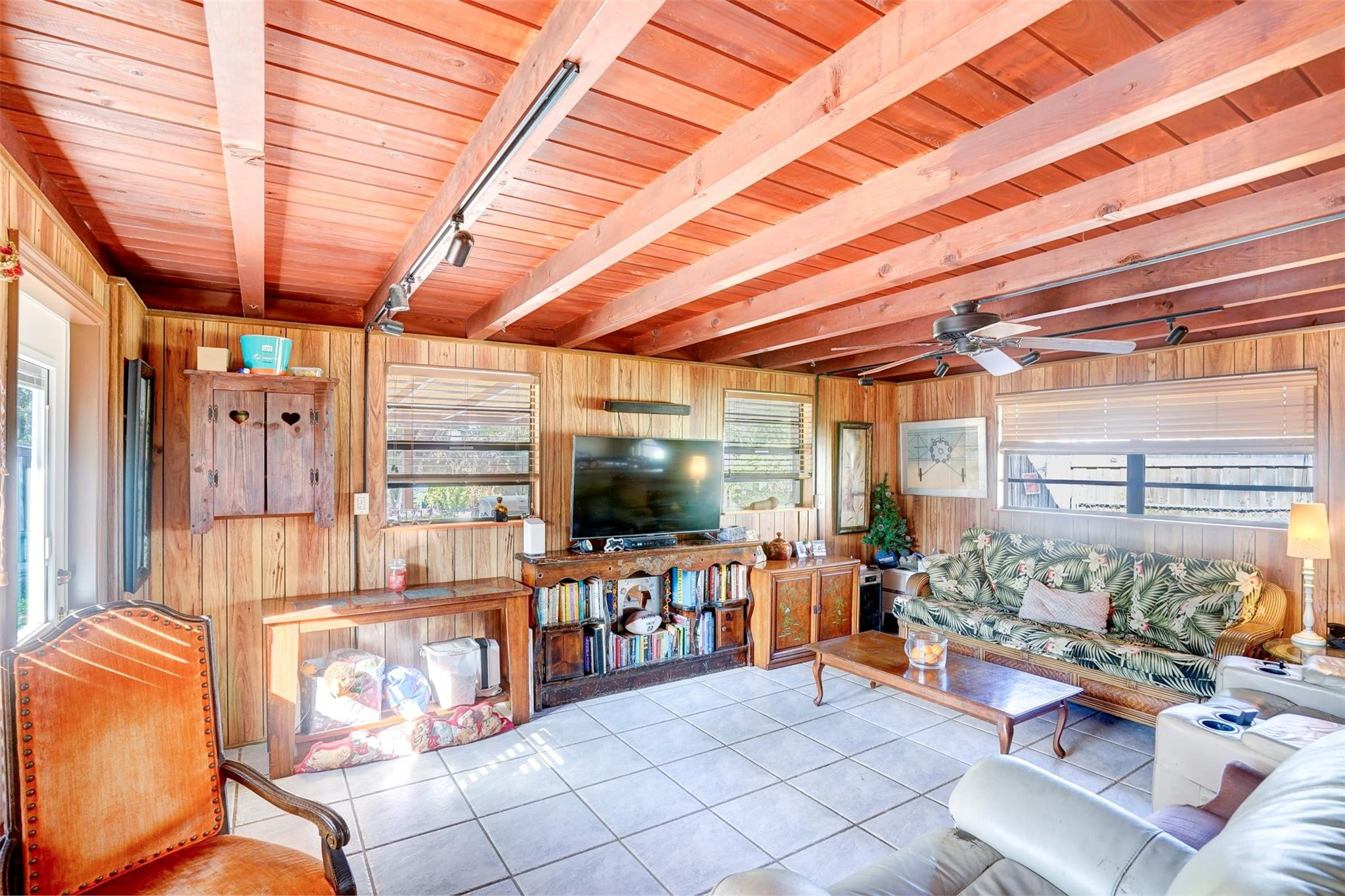 4271 NE 11th Ter