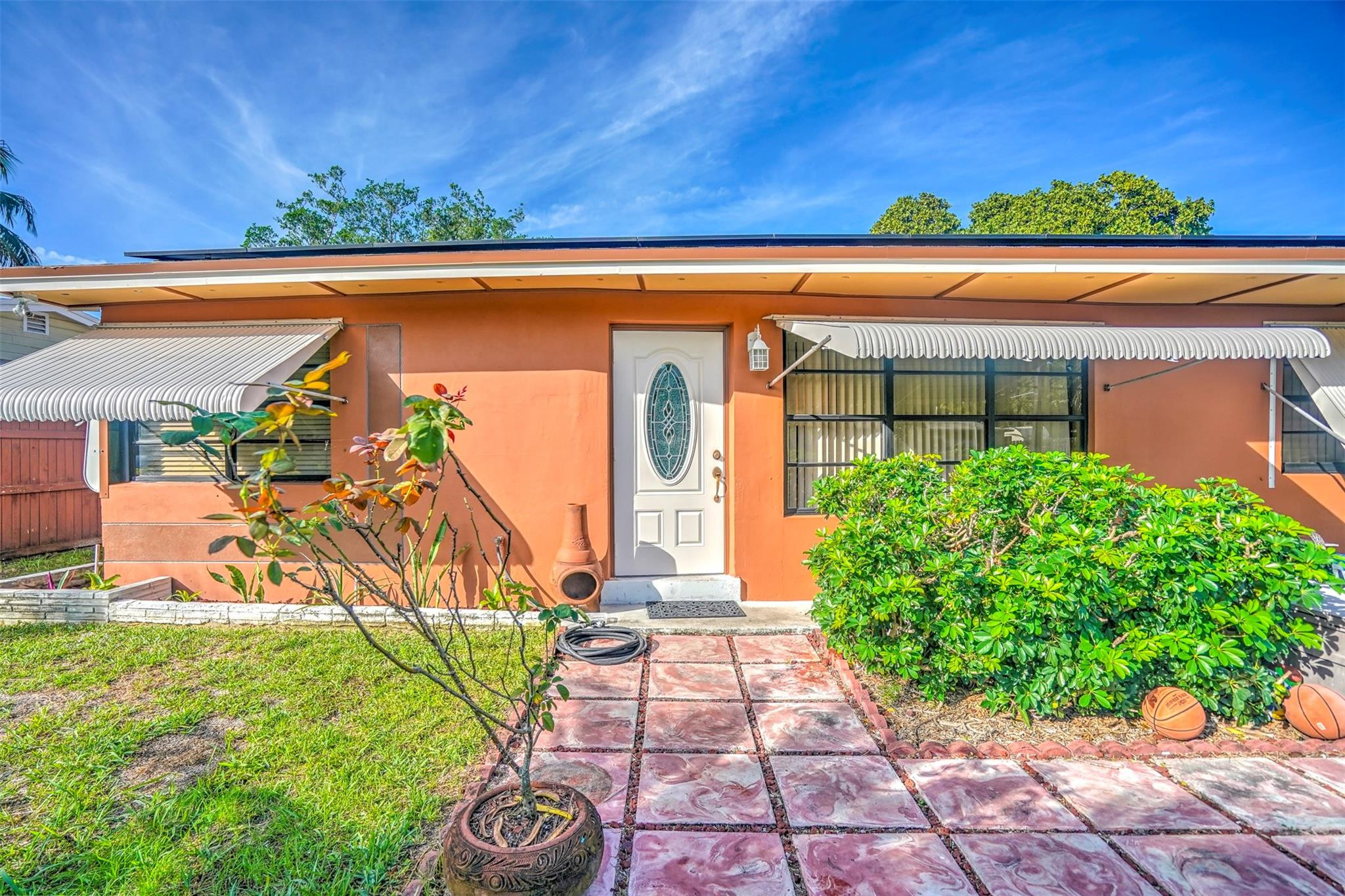 4271 NE 11th Ter