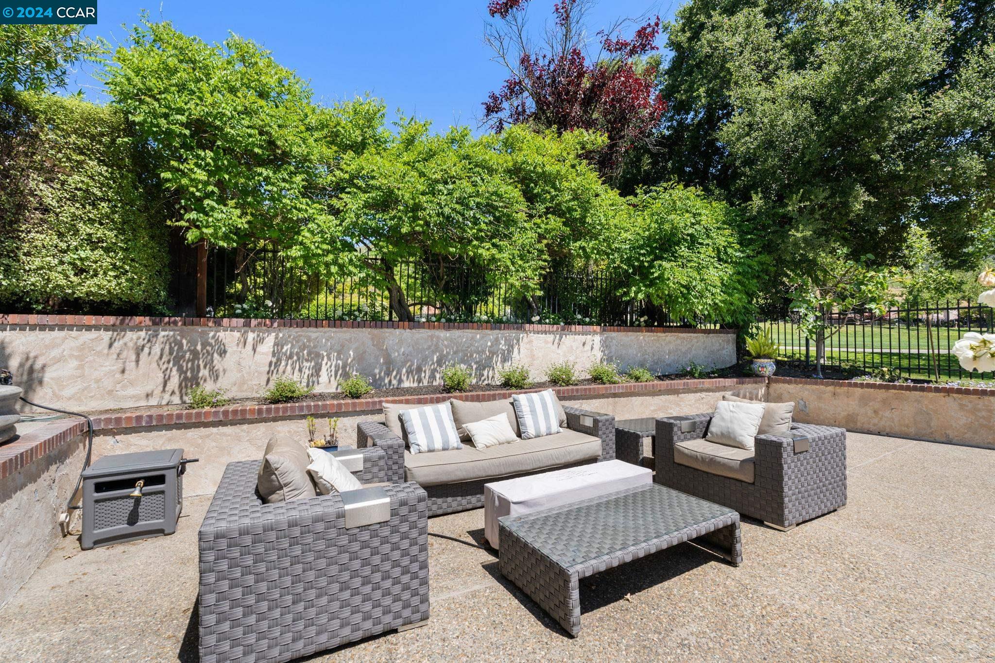 316 Live Oak Dr