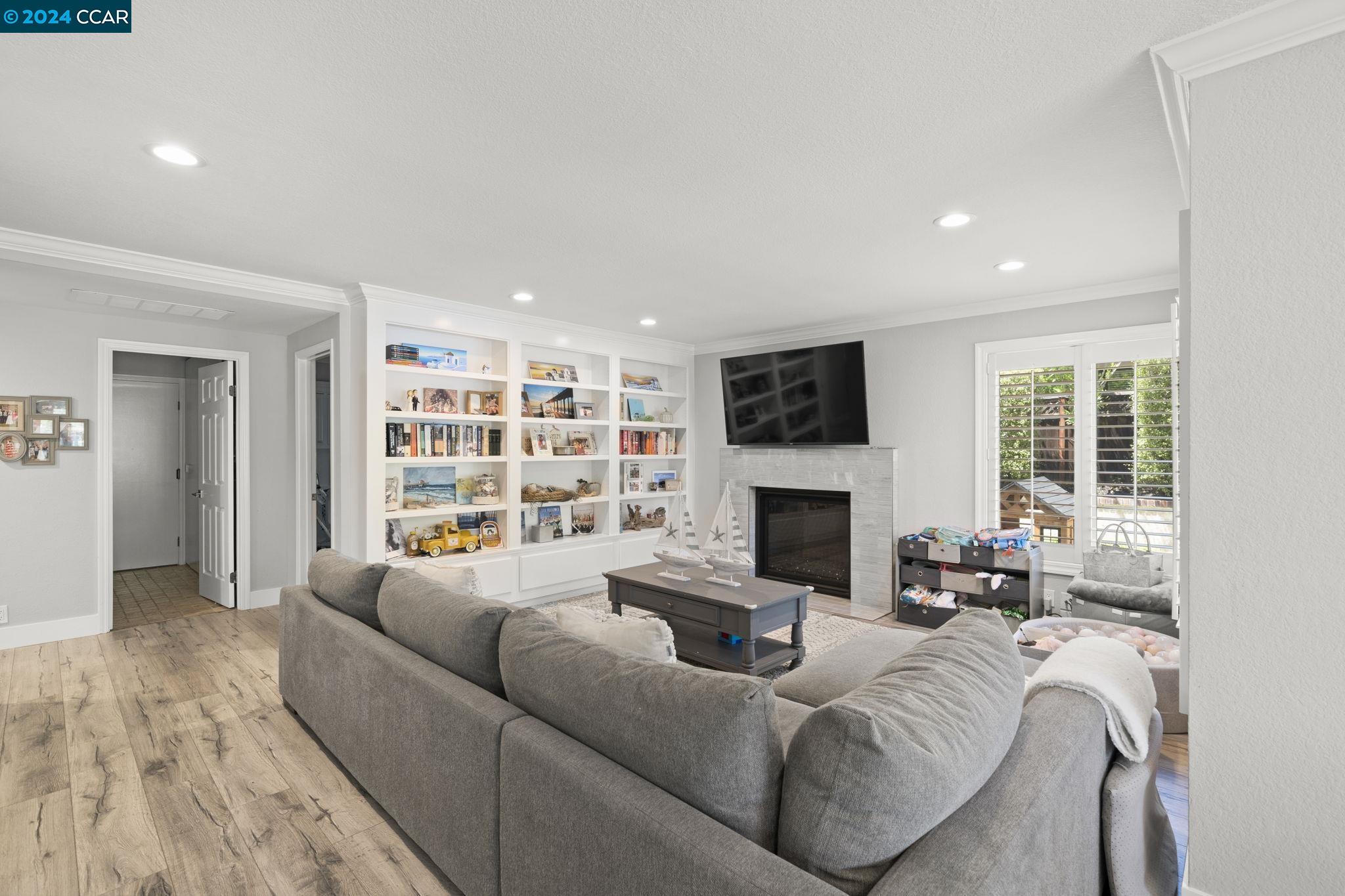 316 Live Oak Dr
