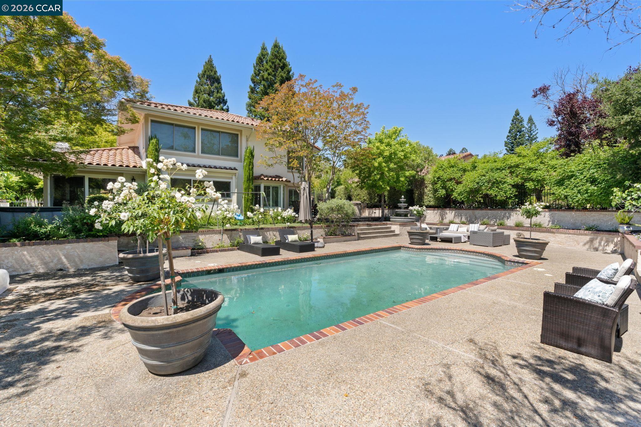 316 Live Oak Dr