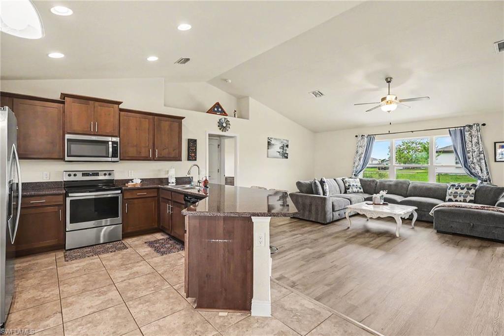 1223 NW 15th PL