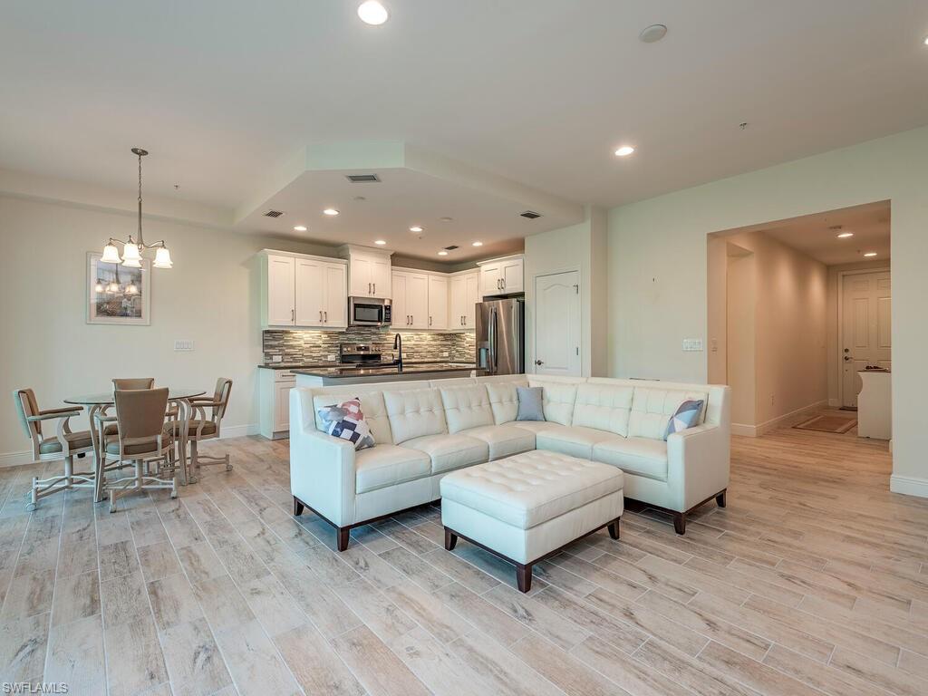 6981 Avalon CIR 1203
