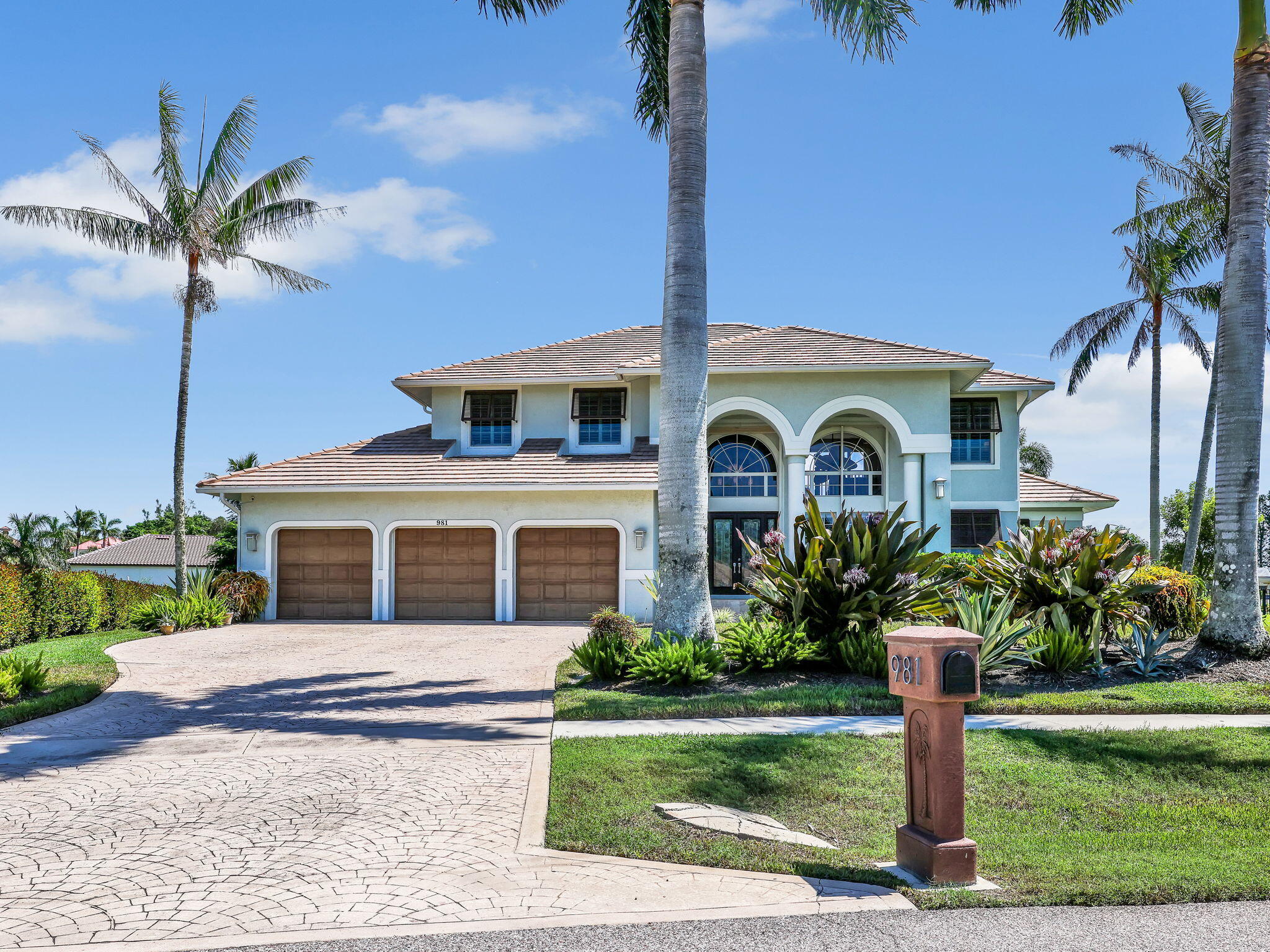981 E INLET DRIVE