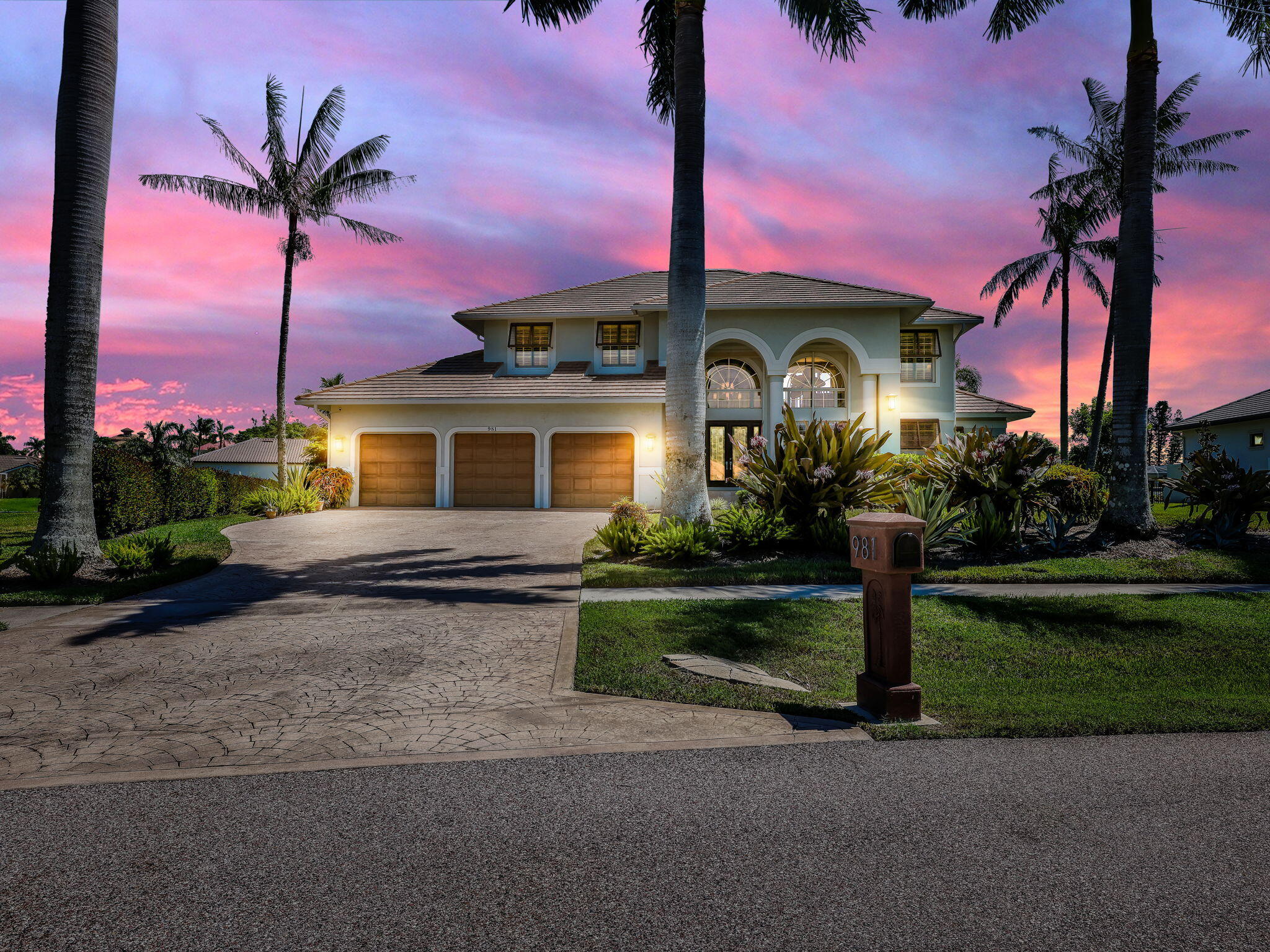 981 E INLET DRIVE