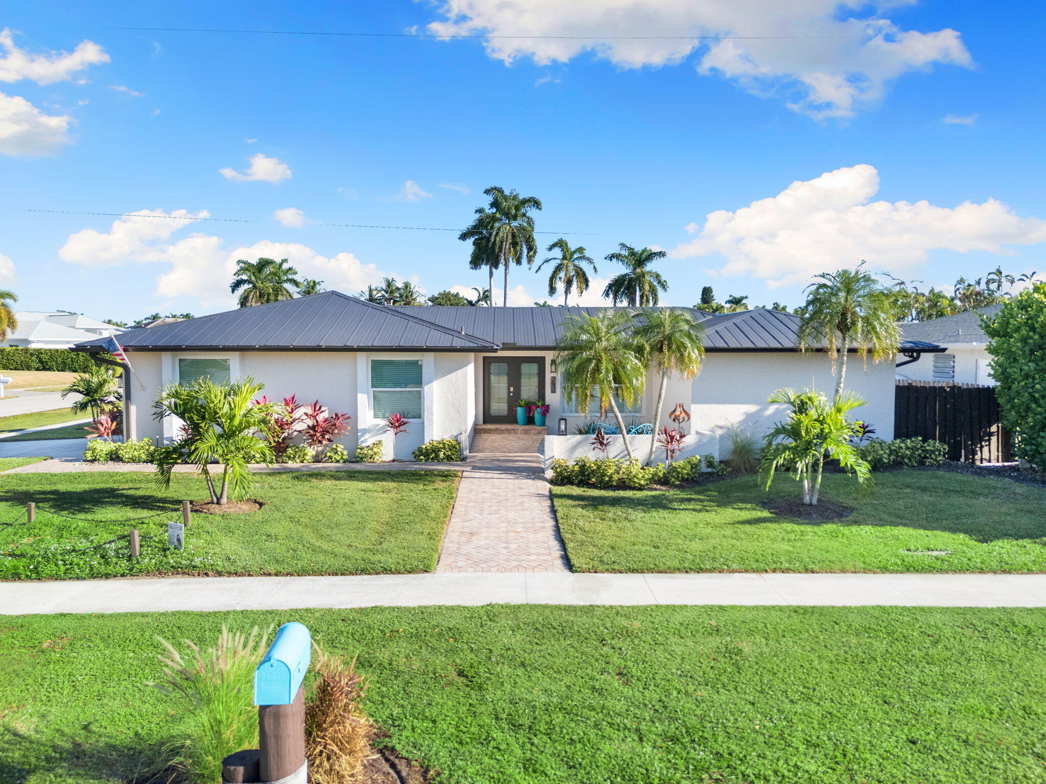 321 COLUMBUS WAY