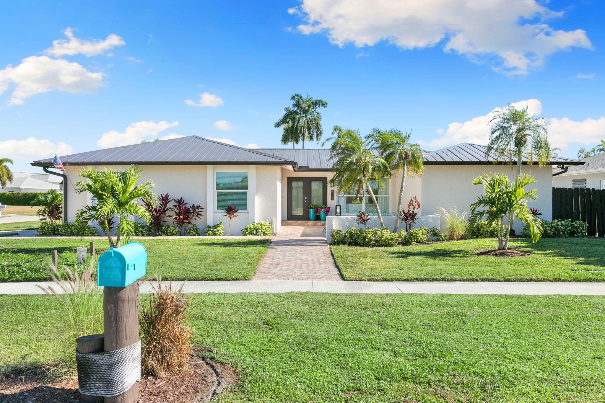 321 COLUMBUS WAY