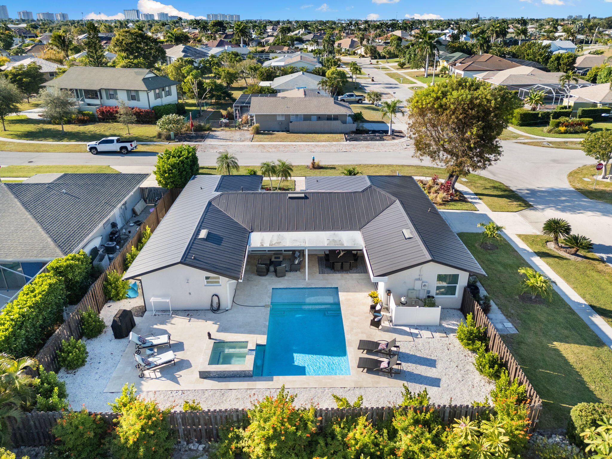 321 COLUMBUS WAY