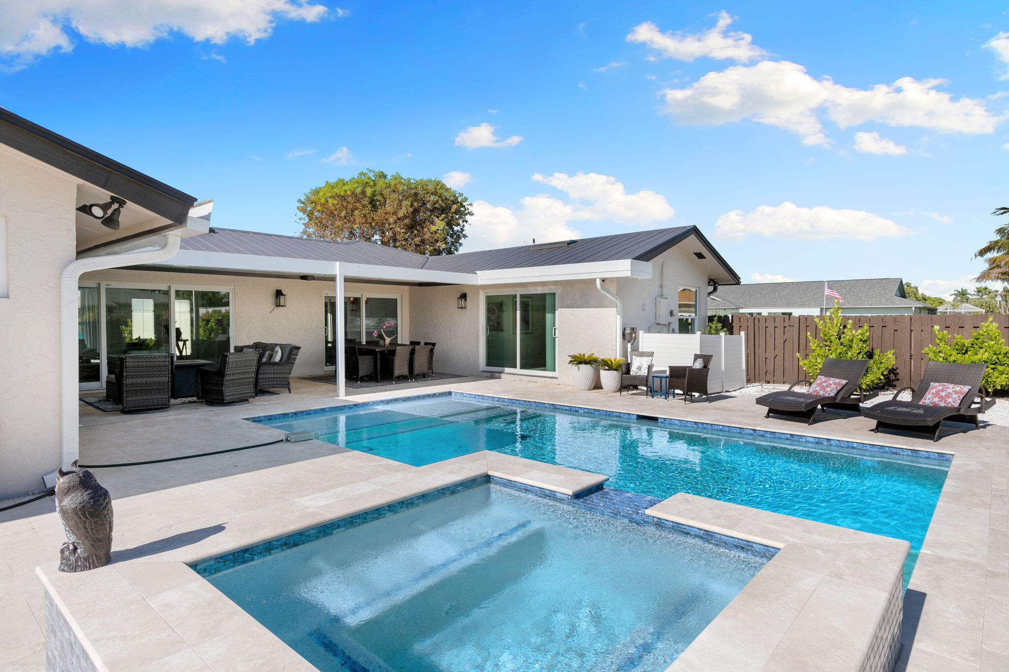 321 COLUMBUS WAY