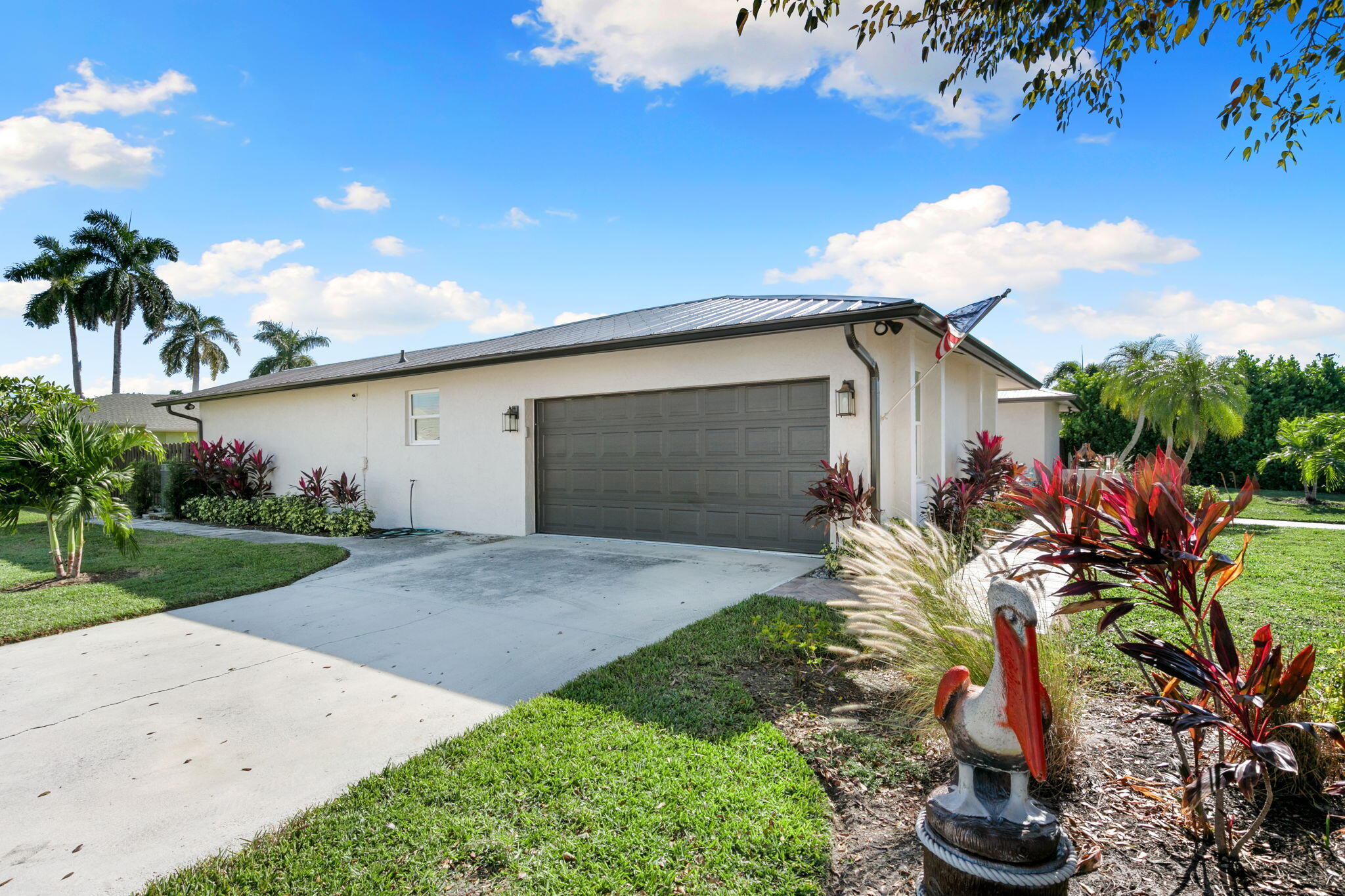 321 COLUMBUS WAY