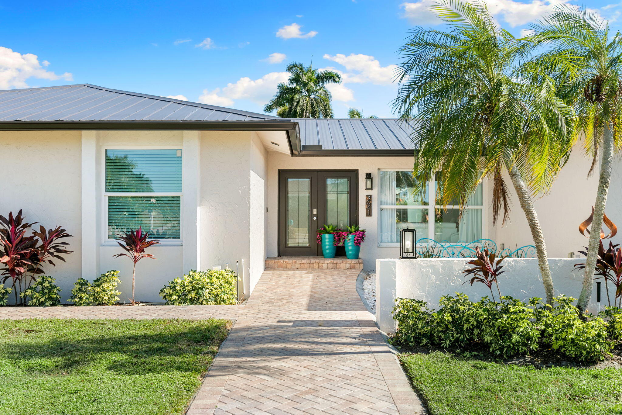 321 COLUMBUS WAY