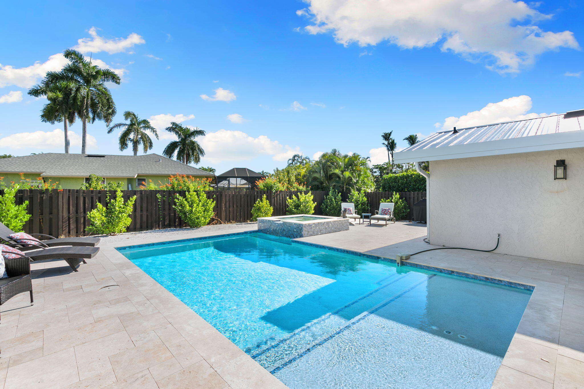 321 COLUMBUS WAY