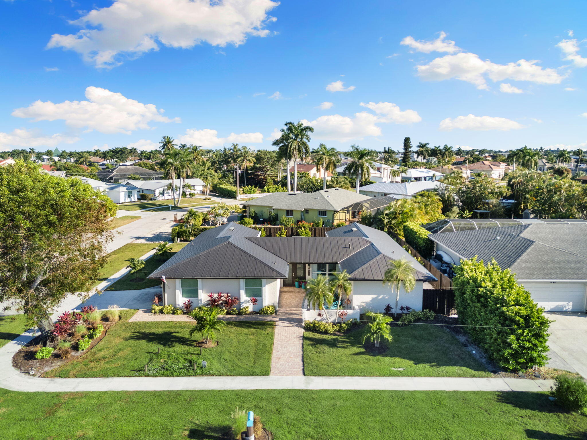 321 COLUMBUS WAY