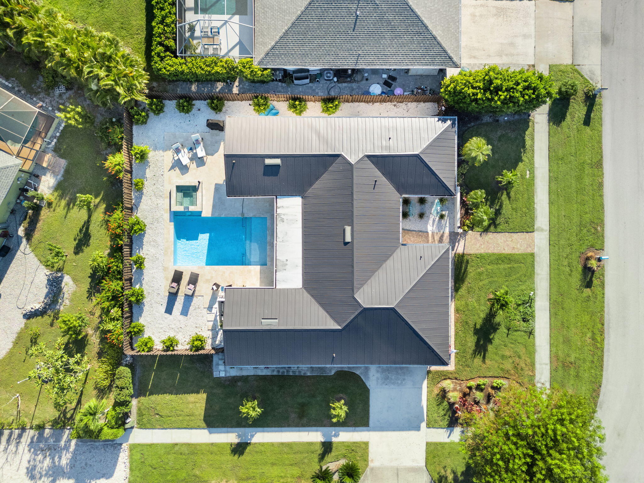321 COLUMBUS WAY
