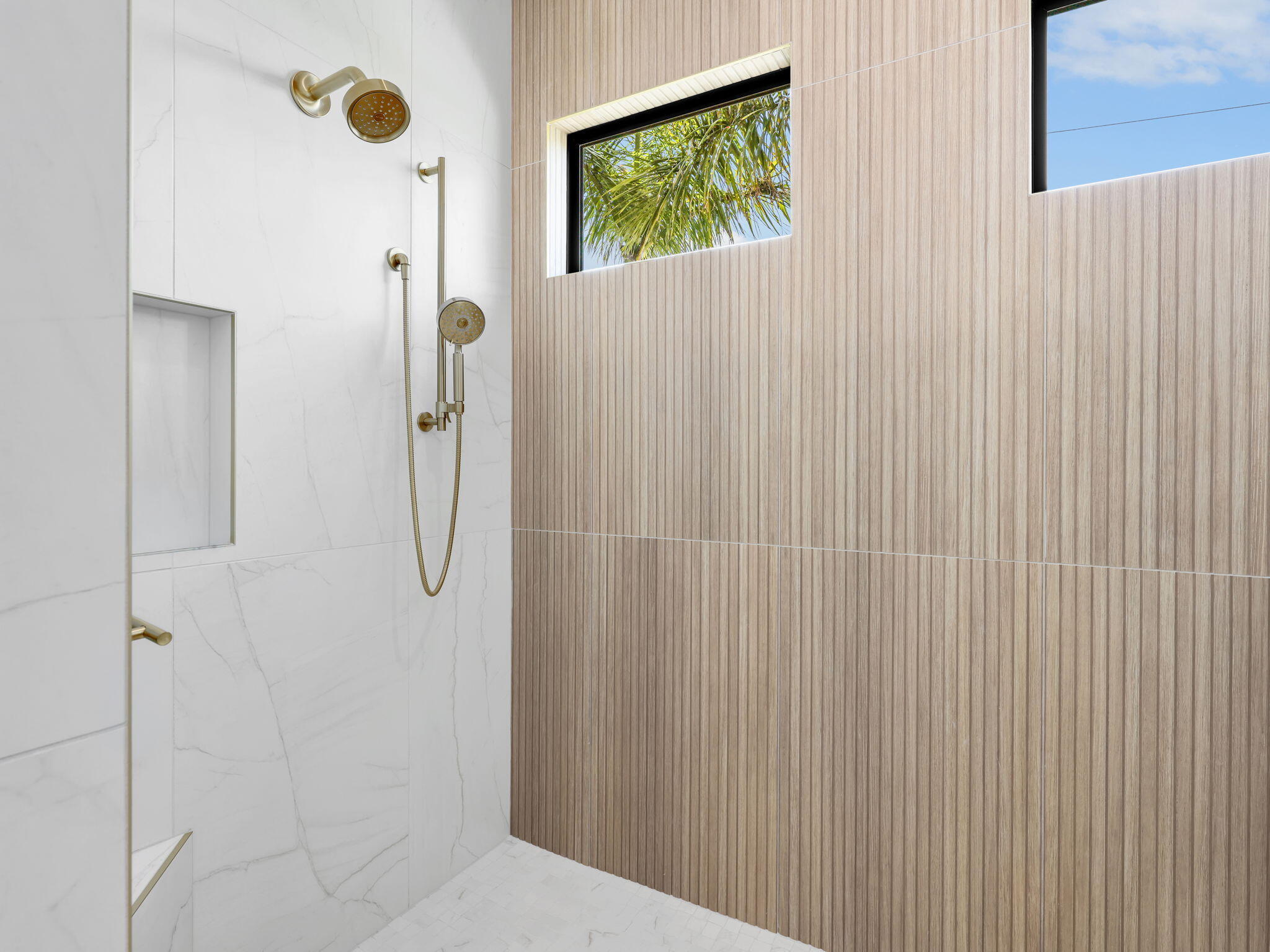 1749 WAVECREST COURT