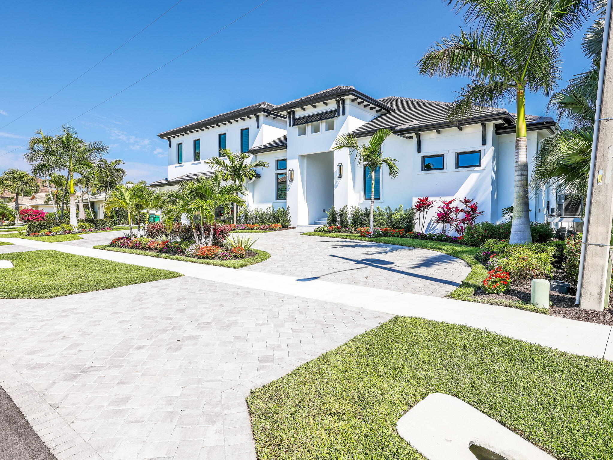 1749 WAVECREST COURT